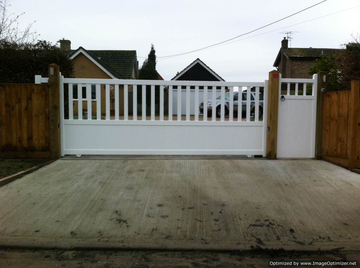 #SlidingGates from #IQGates - contact us for more details >>> ow.ly/6e0H3043GHr