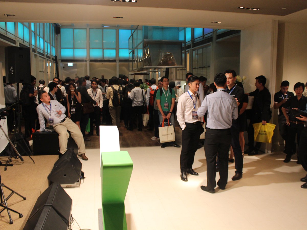 DSAnewsportal's tweet photo. During the session, attendees are highly encouraged to mingle around and get to know each other #NEXTour @nutanix https://t.co/jPvD9eSSiD