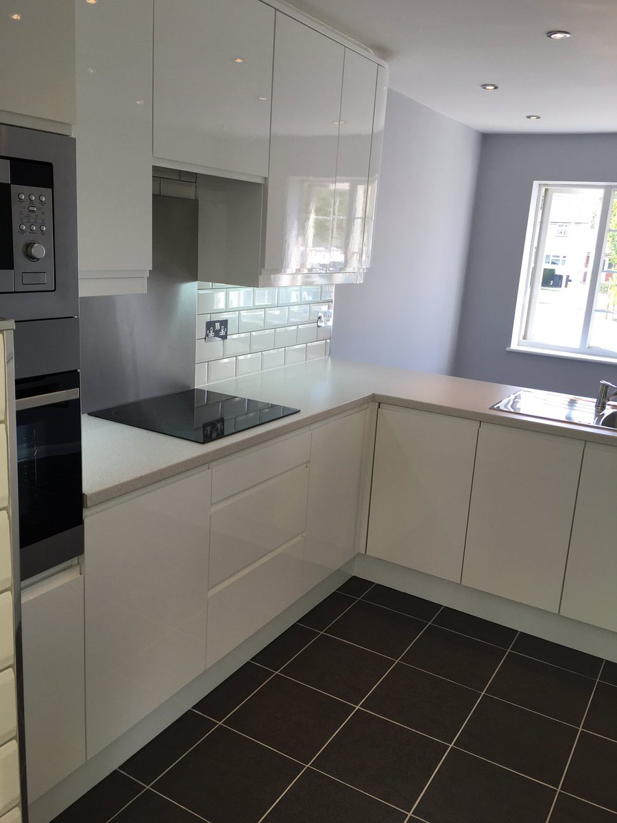 CFOakes's tweet photo. #kitchen complete in #roydon #essex. This job was #designed #supplied and #fitted by our #family run team est 1958 https://t.co/WFVQkwcAxs
