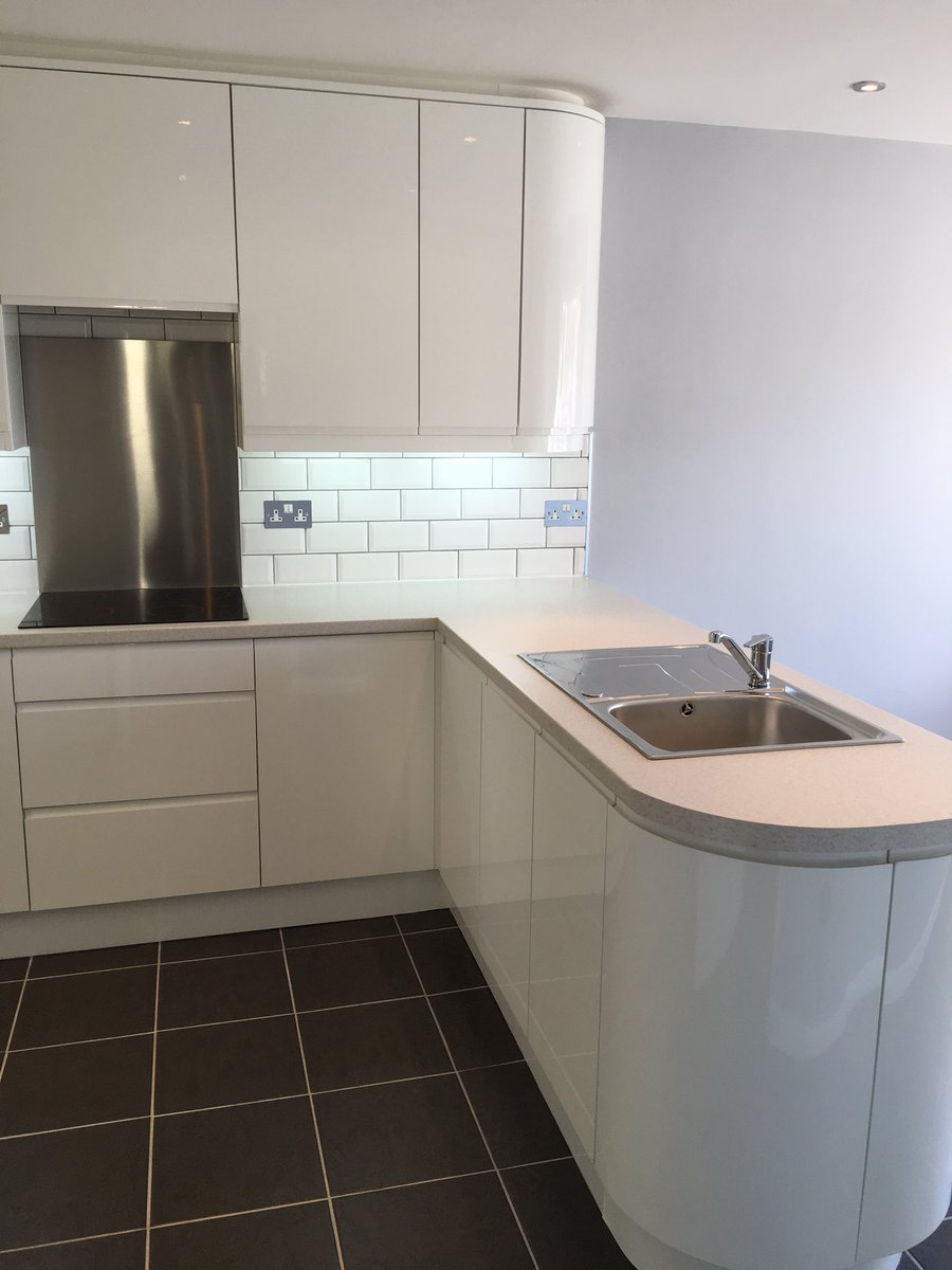 CFOakes's tweet photo. #kitchen complete in #roydon #essex. This job was #designed #supplied and #fitted by our #family run team est 1958 https://t.co/WFVQkwcAxs