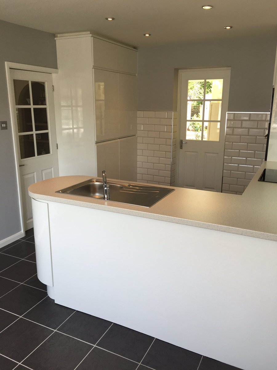 CFOakes's tweet photo. #kitchen complete in #roydon #essex. This job was #designed #supplied and #fitted by our #family run team est 1958 https://t.co/WFVQkwcAxs