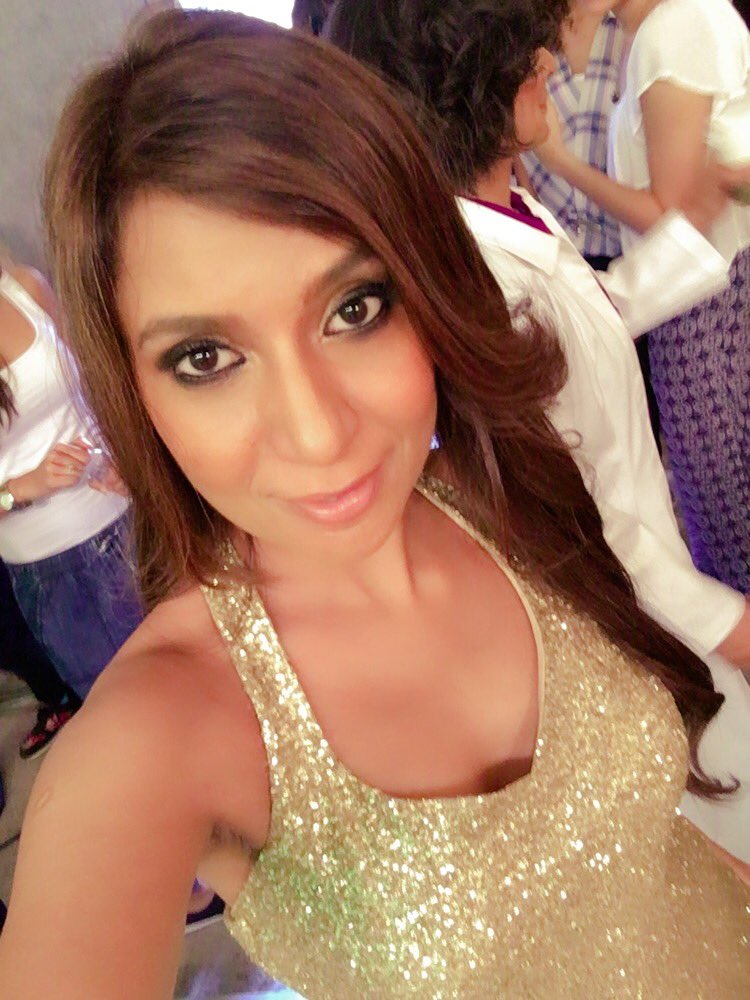 Green Screen awesomeness with <a href="/AdhunaAkhtar/">Adhuna ☮</a> for <a href="/bbluntindia/">BBLUNT</a>'s #SalonSecret video coming soon :) @CandymanLondon