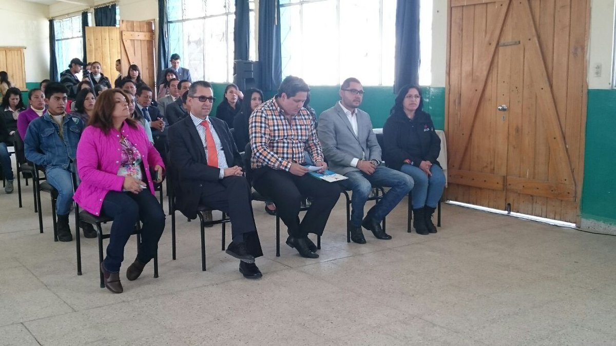 Educacion_Ec's tweet image. &quot;Chicos les felicito por su esfuerzo y agradezco a @AXEA65 por este convenio&quot; Juan Carlos Palacios #CreandoAlianzas