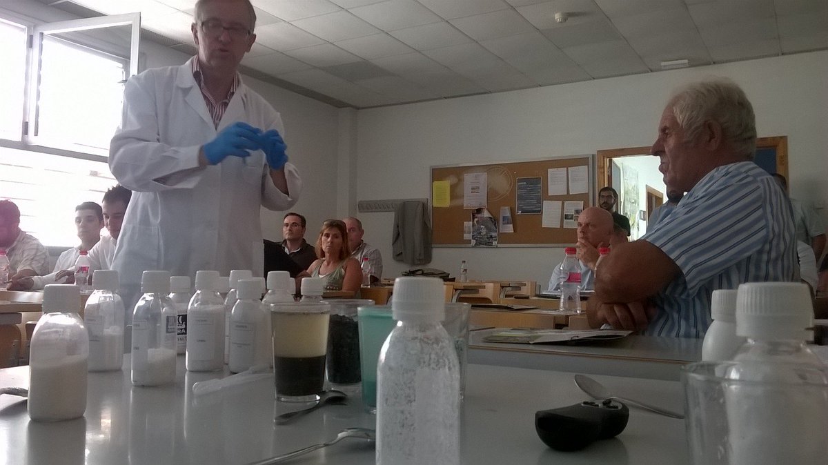 YaraIberian's tweet photo. Demostración de Luis Ángel, chief agronomist de @YaraIberian  para ver  la importancia de usar productos de calidad. https://t.co/FnS6CCHuCs