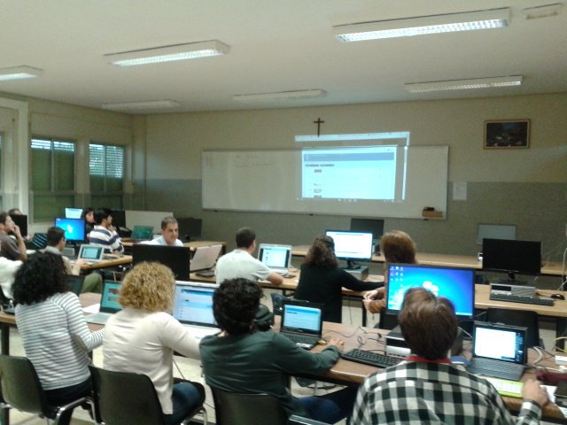 LauraAulaP's tweet photo. Formacion en habilidades tic aulaPlaneta en el Colegio Cristo Rey de Valladolid  @aulaPlaneta https://t.co/FrMyu5A8Mf