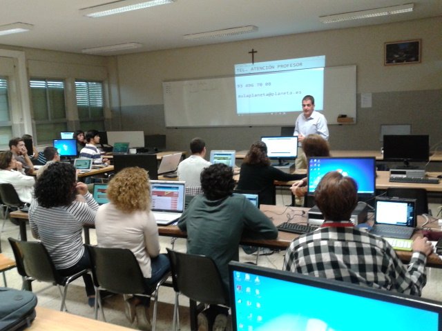LauraAulaP's tweet photo. Formacion en habilidades tic aulaPlaneta en el Colegio Cristo Rey de Valladolid  @aulaPlaneta https://t.co/FrMyu5A8Mf