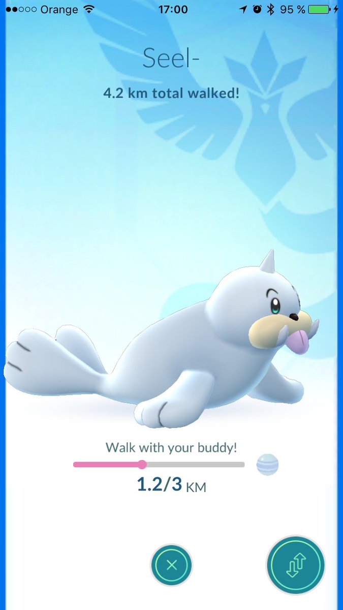 PokeCrys's tweet photo. Todavía no me acostumbro a que mis bichos me saquen la lengua... por muy "buddies" o compañeros que sean... ;-) https://t.co/3KlOcynnEi