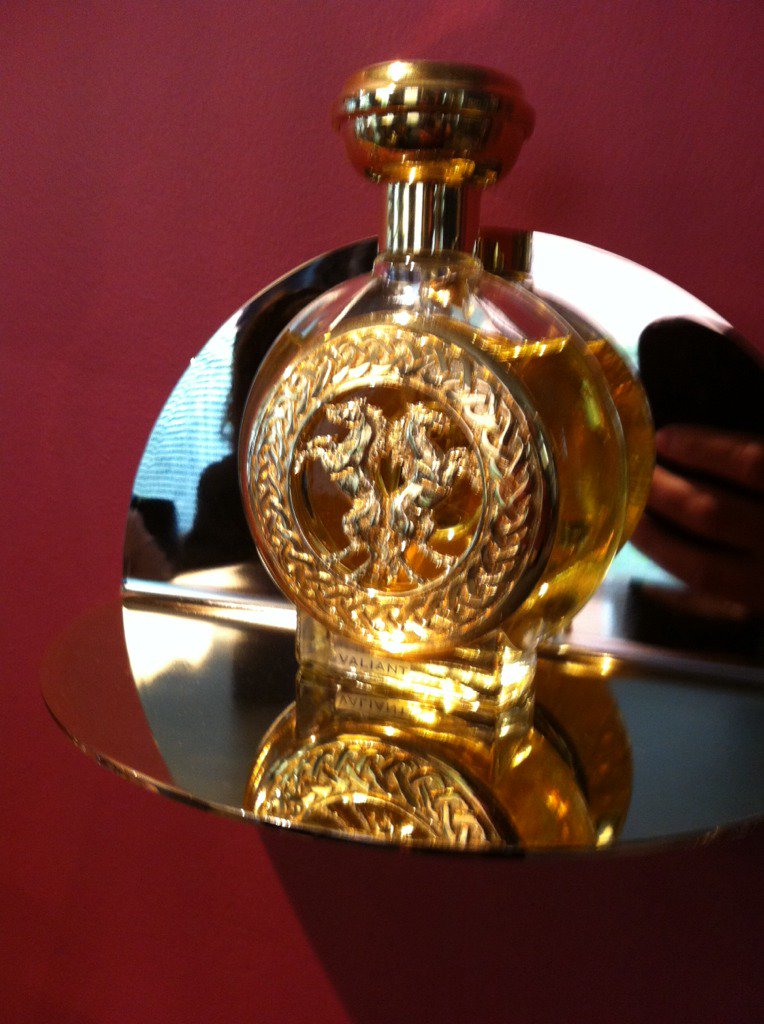 NiceBastard's tweet photo. Gülden geht es auch bei der Eröffnung der @AveryPerfume Gallery zu #Starnberg #Stehrumchen https://t.co/j6j7IGafzS