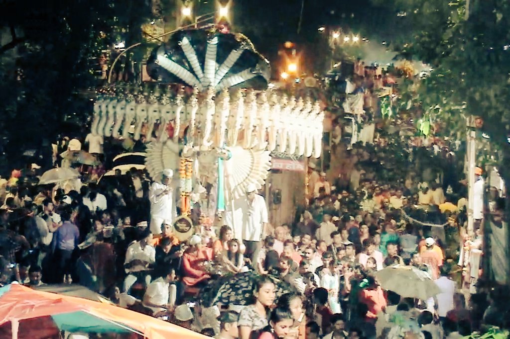 MumbaiPolice's tweet photo. Share images of your special moments from a very special today with #HappyJourneyBappa https://t.co/EqIwy72l6e