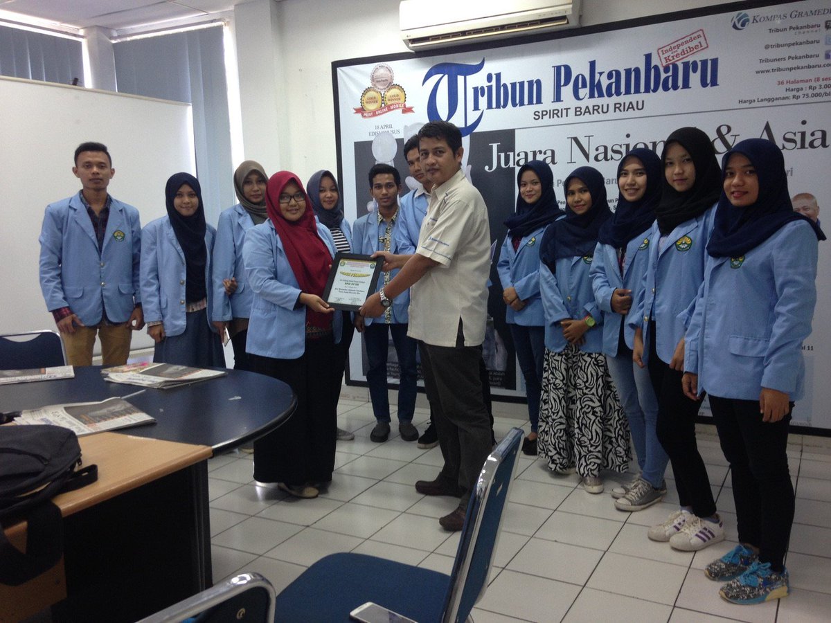 DPMFHUR's tweet photo. Kunjungan ke Tribun Pekanbaru siang ini sbg bentuk program kerja Komisi III. Semoga bermanfaat 🙏 https://t.co/voGGGJioX6