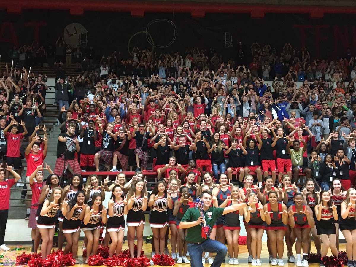 Great job at the #spiritstick assembly this morning!!
#itsagreatdaytobearedskin