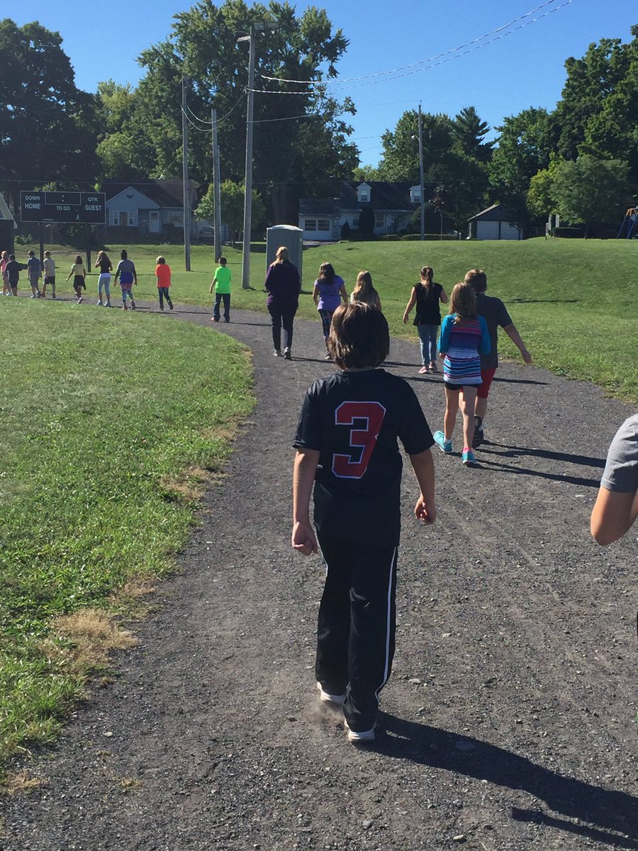 LesGesek's tweet photo. Excellent first walk! #thewalkingclassroom #walkingandlearning #thankyousponsors https://t.co/Nz6Mj3qHpJ