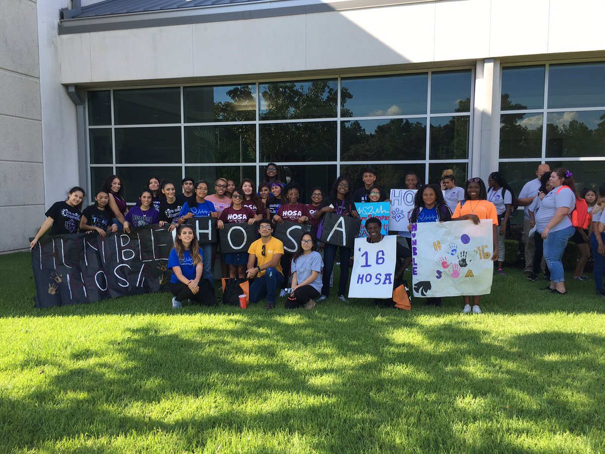 Hhs_HOSA_2016's tweet photo. @Hhs_HOSA_2016 on our way to the parade!!! 😁😋👍 #hhsHOSA2016 https://t.co/GtdExhw2qc