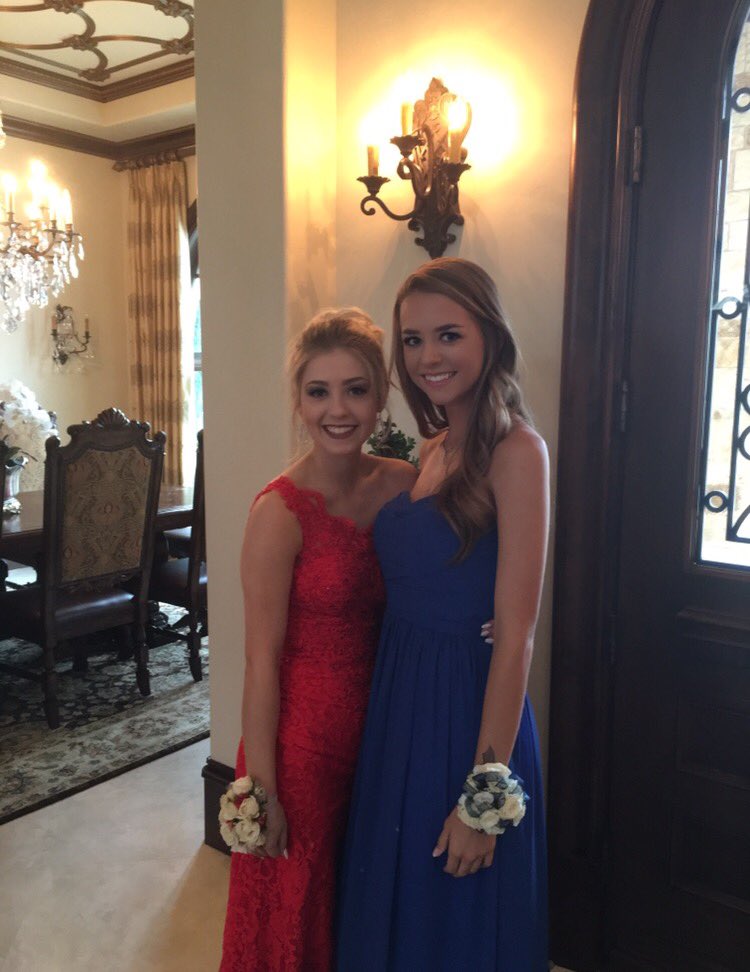 MarkerLindsay's tweet photo. HAPPY BIRTHDAY TO MY FAV TWINS💝🎊🎉 love y'all stay tiny https://t.co/bx0hNfOz0f