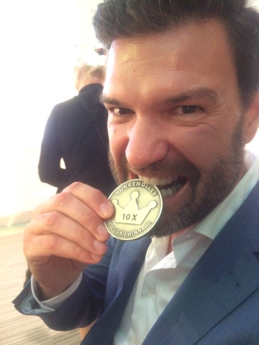 YEAH! We just won Best Retailer of the year - Lingerie &amp; Underwear and the Webshop Award in NL! 🎈🎀 @Dimitri_HKM