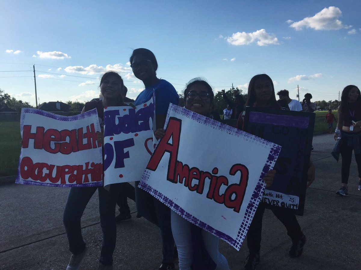 Hhs_HOSA_2016's tweet photo. @Hhs_HOSA_2016 walking the parade!! 😂😂☀️☀️ #hhsHOSA2016 https://t.co/d1YPE5ZNeB