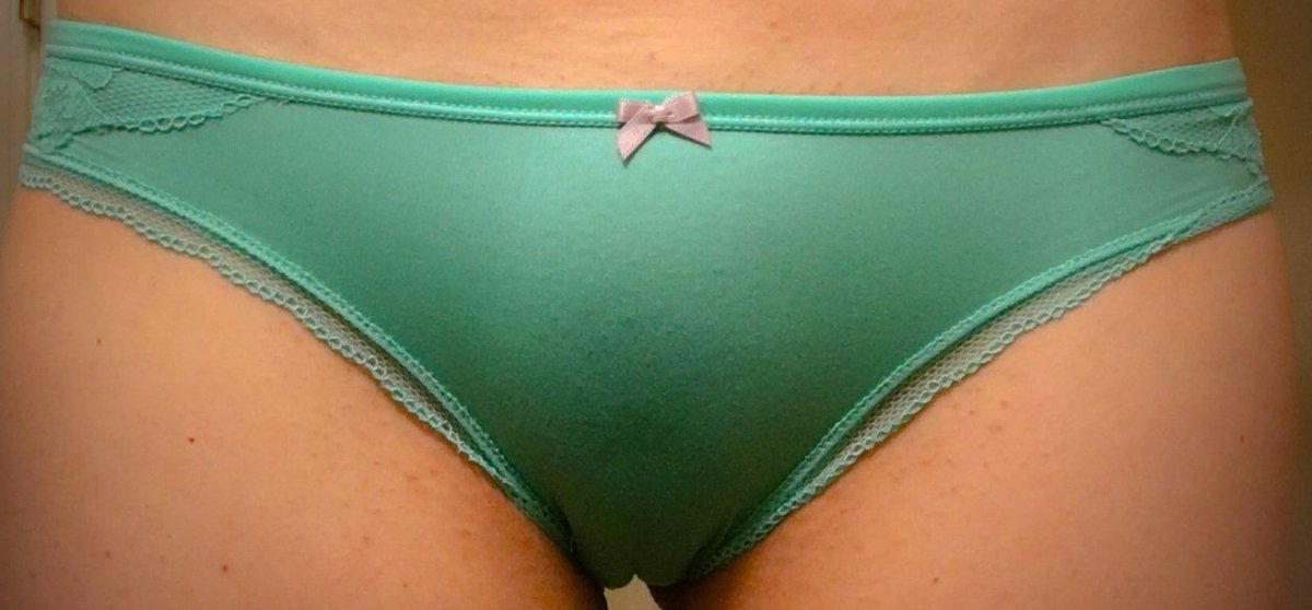 #MilfieClub <a href="/MissAmelieRose/">Amelie Rose</a> would you help me pick that outfit if I asked… dlvr.it/MGWSl9 #milf #cuckold