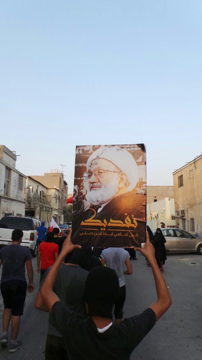 AbusaibaMedia's tweet photo. #أبوصيبع - #الشاخورة :نزول ثوري غاضب واشتباكات مع المرتزقة رفضا لمحاكمة #آية_الله_قاسم #البحرين #bahtain #يوم_الغضب https://t.co/5yQFl4C1W0
