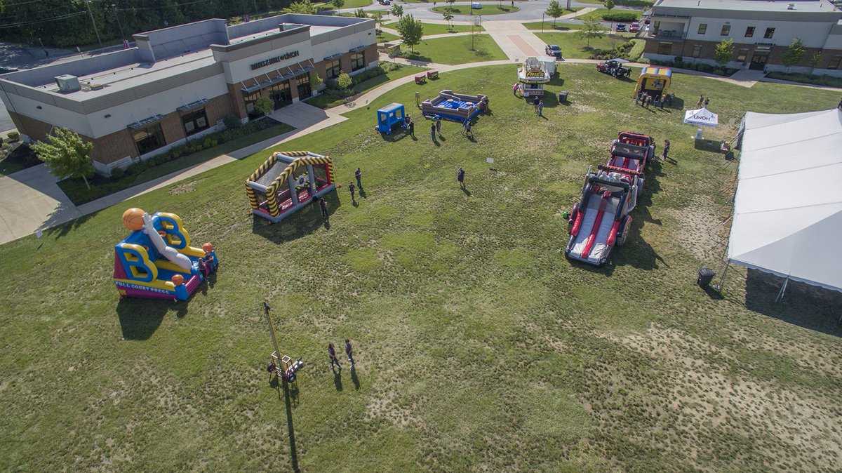 UNOH_edu's tweet photo. Carnival Day has officially started! Stop by to play games, win tickets, and get prizes and food! #WelcomeWeek2016 https://t.co/NTXkRY9s0Y
