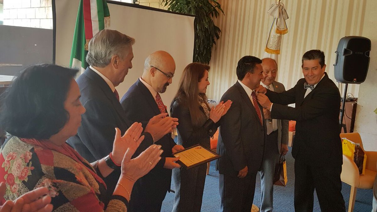 ConEsequiel's tweet photo. Gracias al reconocimiento que me hace el Club Rotario Bosque Real, Valle Escondido, Atizapan, Arboledas y Bellavista https://t.co/qpVHgPo30r