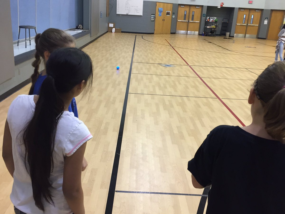 Sunihaberland's tweet image. Trying out the Spheros using Draw N Drive app!  #makerspacefun