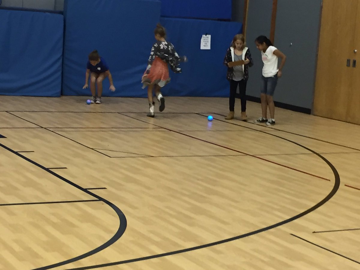 Sunihaberland's tweet image. Trying out the Spheros using Draw N Drive app!  #makerspacefun