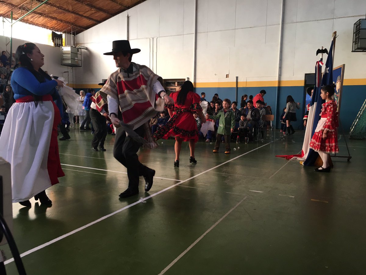 NergaardK's tweet photo. Celebración #FiestasPatrias en nuestra gloriosa @HDMagallanes... #puq #MuyBuenosDias #ChileLindo #education https://t.co/WVbyseHtl7