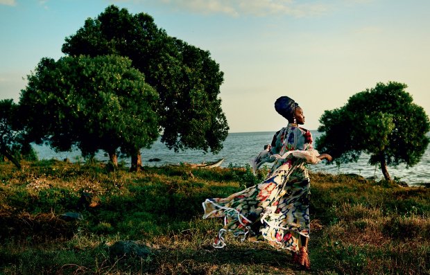 fashion_spot's tweet photo. .@Lupita_Nyongo's breathtaking cover shoot for @voguemagazine is their best in years https://t.co/9fPO7pPQrV https://t.co/coUCuh4AKS