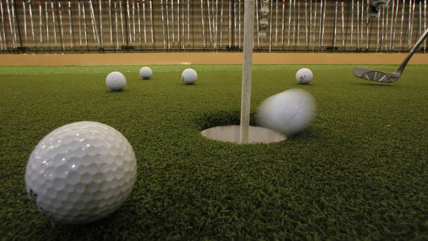 Golf Town to be sold off to debt holders, close some stores trib.al/JmgB9mA (for subs) from <a href="/GlobeBusiness/">Report on Business</a>