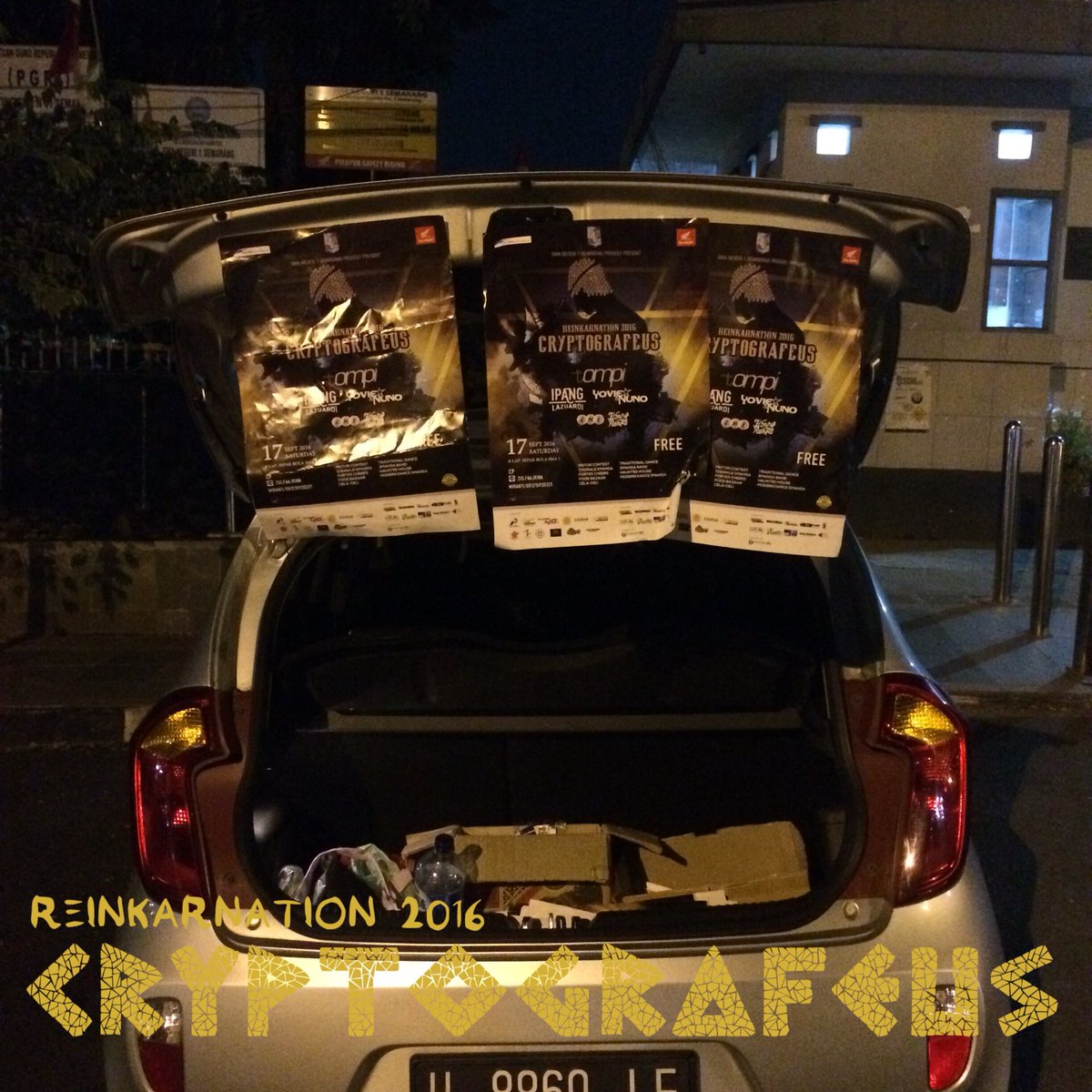 MERCHANDISE DEPAN SMANSA