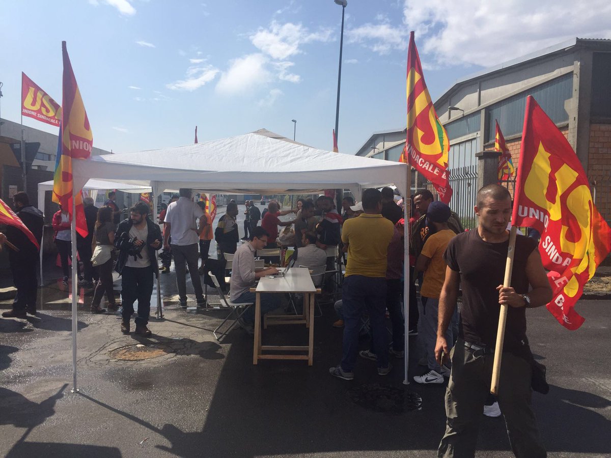 radiondadurto's tweet photo. Ora fuori da #GLS #Piacenza a breve conferenza stampa su omicidio #Abdesselem ucciso durante un picchetto https://t.co/aDlyhyaWIz