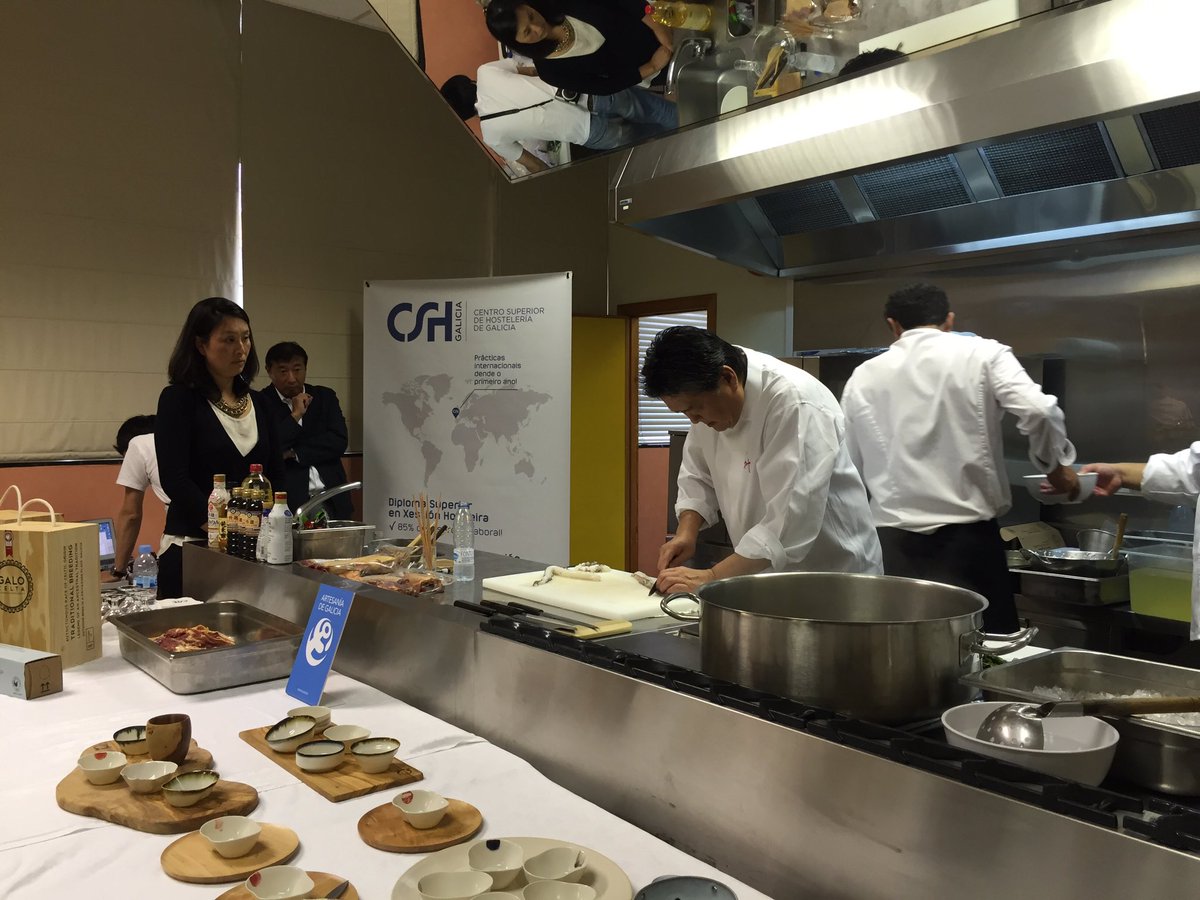 martacshg's tweet photo. Primera masterclass del chef #koyama+CSHG https://t.co/dMZszruPwa