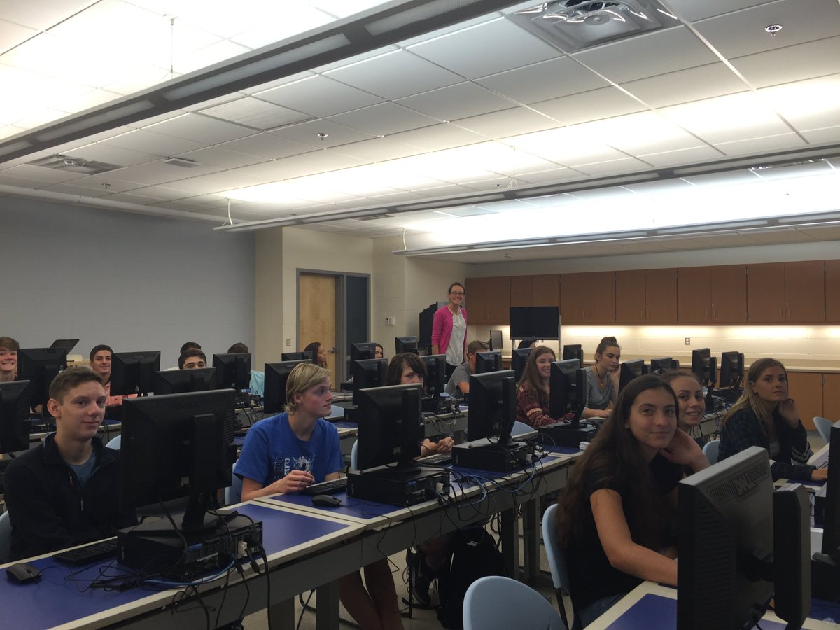 LDominick528's tweet photo. Suzanne @von_Oy using #Desmos in her #Algebra2 classroom at #NewtownHS https://t.co/pqUnOsaByh