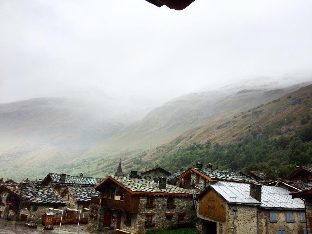 SMBIntl's tweet image. ❄❄️️What a surprise this morning with these first snowflakes on the peaks #snow #savoiemontblanc