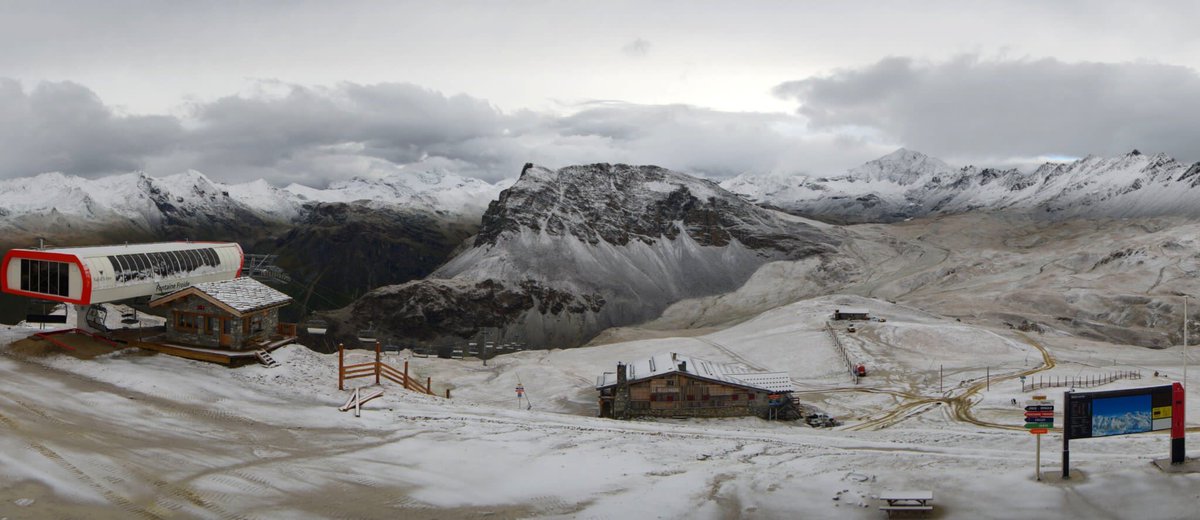 SMBIntl's tweet image. ❄❄️️What a surprise this morning with these first snowflakes on the peaks #snow #savoiemontblanc