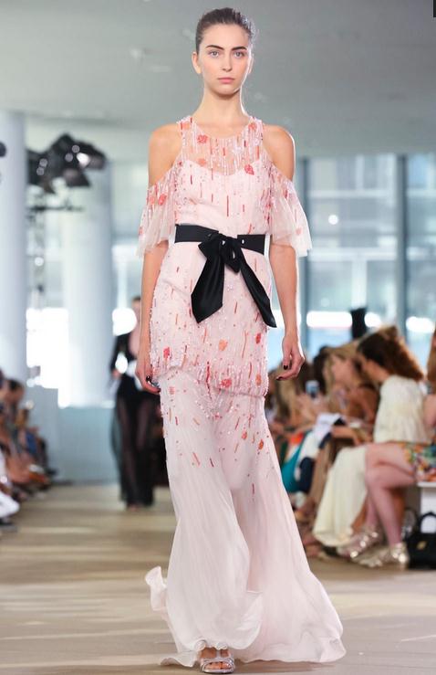 MANDPMODELS's tweet photo. #SS17 💥 #LauraW walks for #moniquelhuillier #NYFW https://t.co/VClrAqunxR