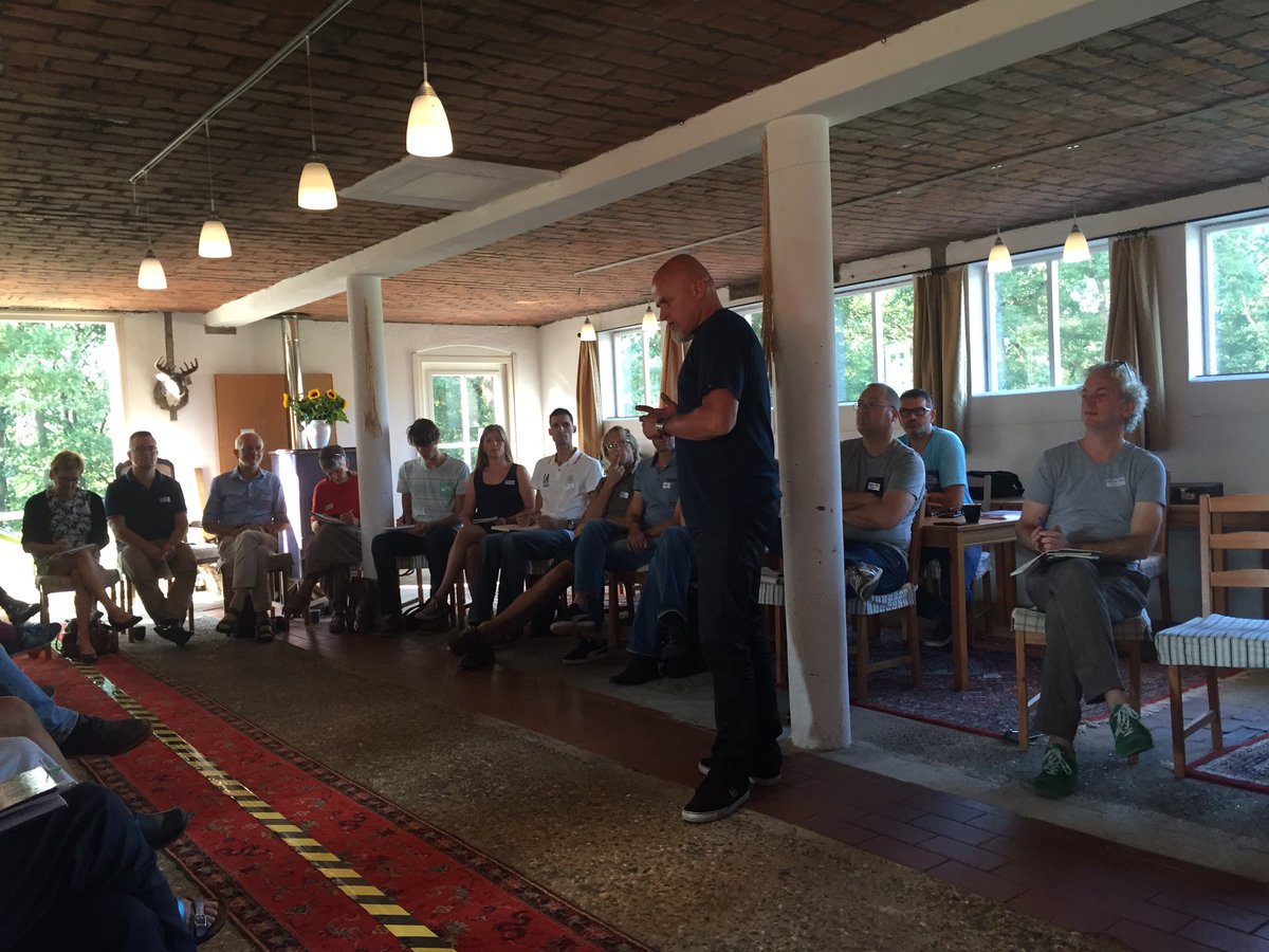 Met <a href="/InevBurgsteden/">Ine van Burgsteden</a> bijeenkomst #Stadslandbouw geopend op <a href="/VeldenBeek/">VeB</a>. Stimulans voor regionale productie!