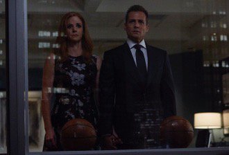 tanyarathi's tweet photo. When Harvey cries, I cry #suits #suitsusa #harveyanddonna #heartmelts #favourites https://t.co/EoUHy6Xmkf