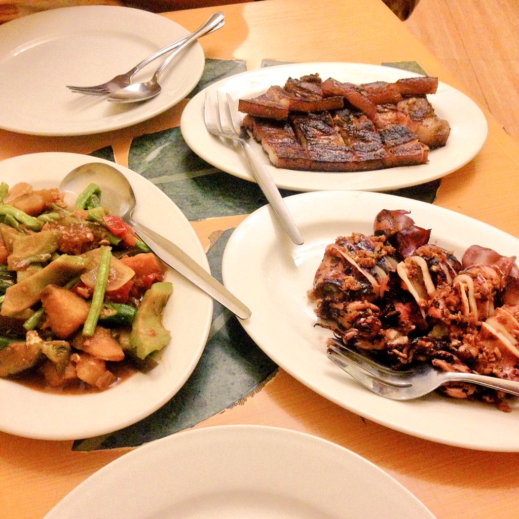 garenaguinaldox's tweet photo. Grilled garlic squid + pakbet + liempo! Happy eating! 😍 🍴 #UncleCheffy https://t.co/xjGAIzTNnx