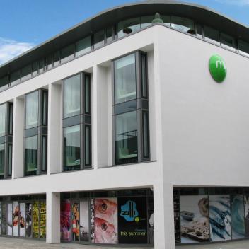 SAS_Europe's tweet photo. The #Strikotherm System gives high thermal performance & a sharp finish with bespoke colours https://t.co/qhkUTPMG4N https://t.co/yVy8ixWas1