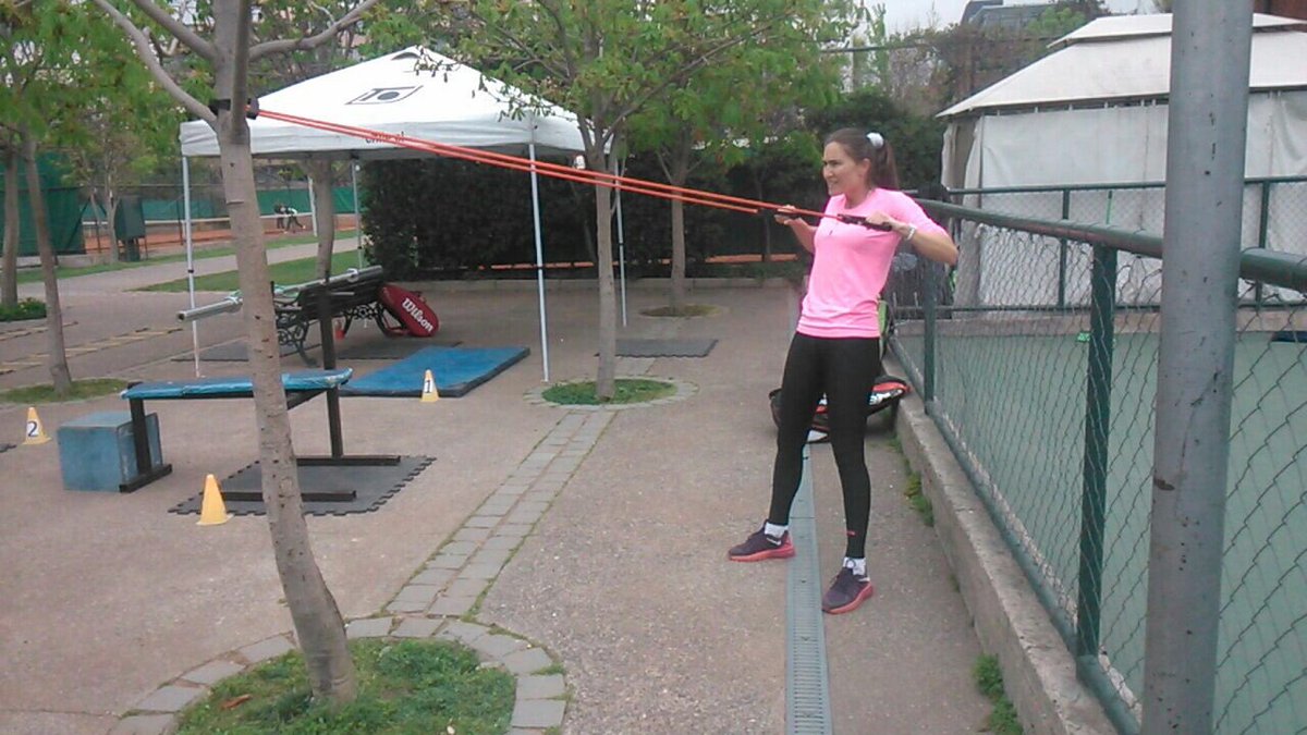 kochtenis's tweet photo. Algunos opinan sin saber, otros entrenamos casi al alba y trabajamos sin parar. Buen día a todos!🙋 https://t.co/VjpQsPZlNC
