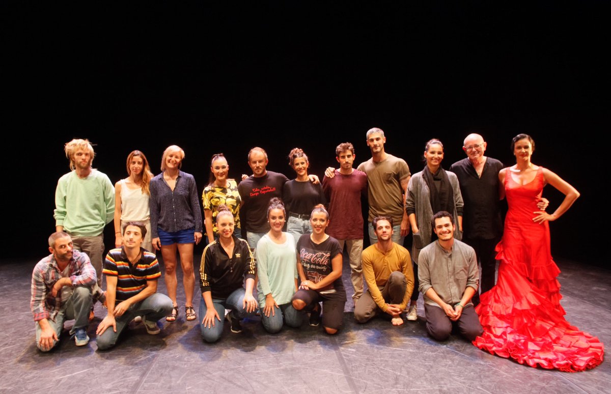 Foto de grupo en la presentación de VIAJE AL CENTRO DE LA DANZA. Para verlos en acción: bit.ly/2cpg1L1