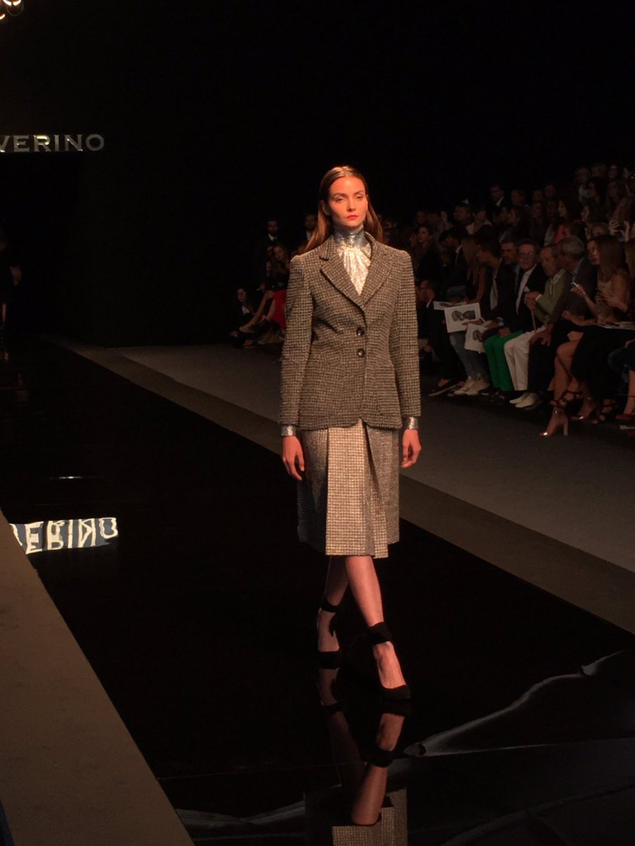 MFSHOWLIVE's tweet photo. Comienza el desfile de @Roberto_Verino en #MFSHOWnow #TRESemméMFShow https://t.co/xbz3ZlR56H