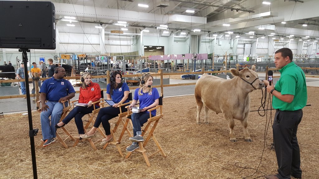 Biggest guest on <a href="/Fox43/">WPMT FOX43</a> at <a href="/YorkFair1765/">YorkFair</a> with @ChrisFOX43 <a href="/AmyFox43/">Amy Lutz</a> <a href="/Mel_Orlins/">Mel Orlins</a> &amp; <a href="/amichaelswx/">Andrea Michaels</a>!