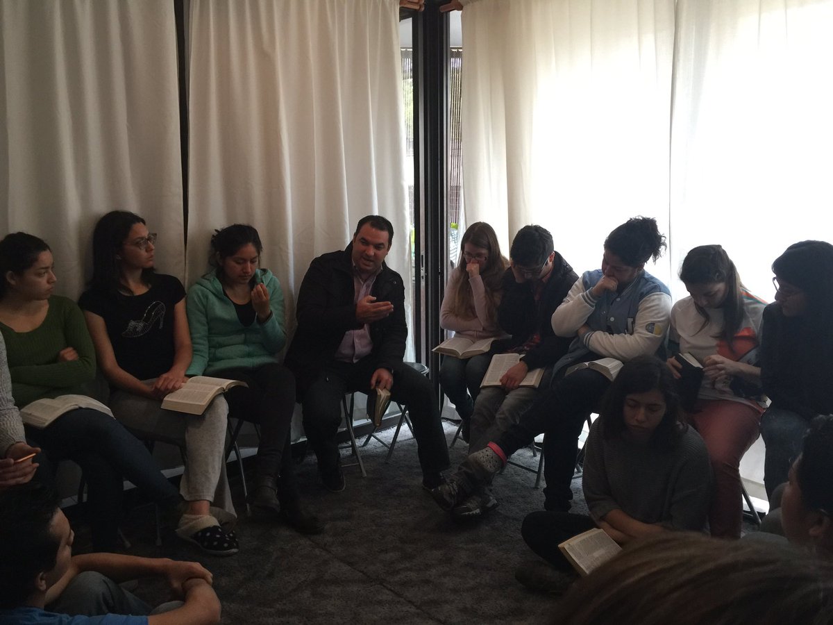 Participando del culto junto a los jóvenes de un año en misión y el pastor Campitelli <a href="/stanleyarco/">Stanley Arco</a>