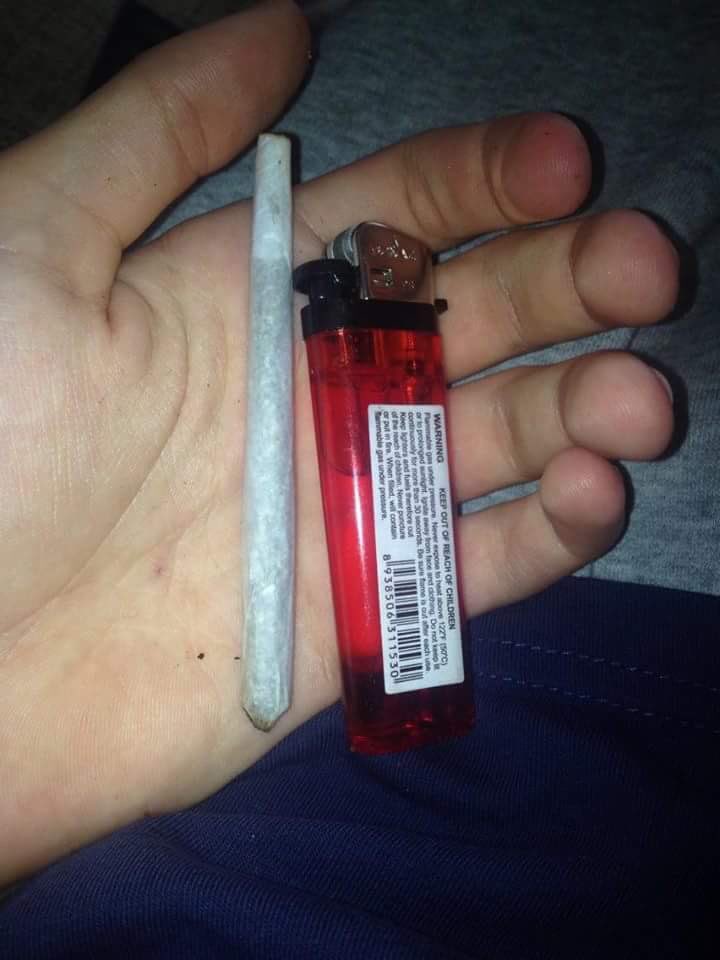 HazeBlower's tweet photo. Blunt and chill lazy Thursday's like for a hit🇯🇲💨💤🍁#haze #CANNABIZ #cannabis4pain #weed420 #WeedLovers https://t.co/6TLW2LnonO