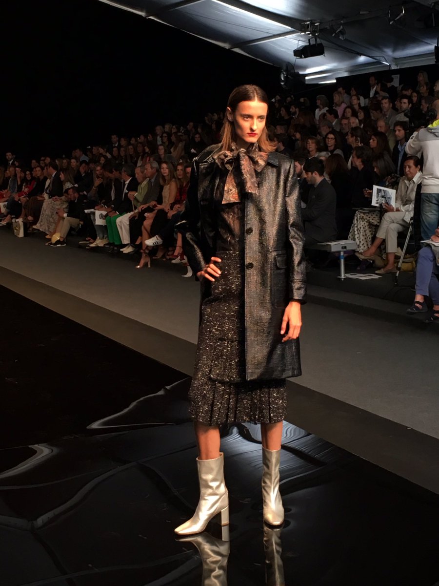 MFSHOWLIVE's tweet photo. El hombre y la mujer de @Roberto_Verino se complementan perfectamente #TRESemméMFShow #MFSHOWnow https://t.co/eLHeOaaR2D