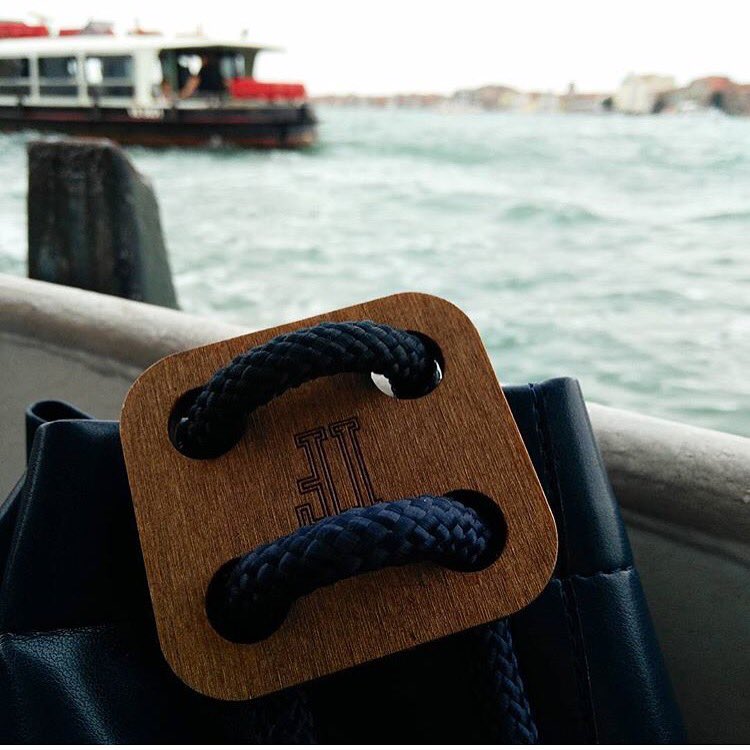 IFBags's tweet photo. #IFYOULOVE: rainy day in Venice..kind of romance! #ifbags #backpcking #venice #rain https://t.co/eZWXEcvhpB