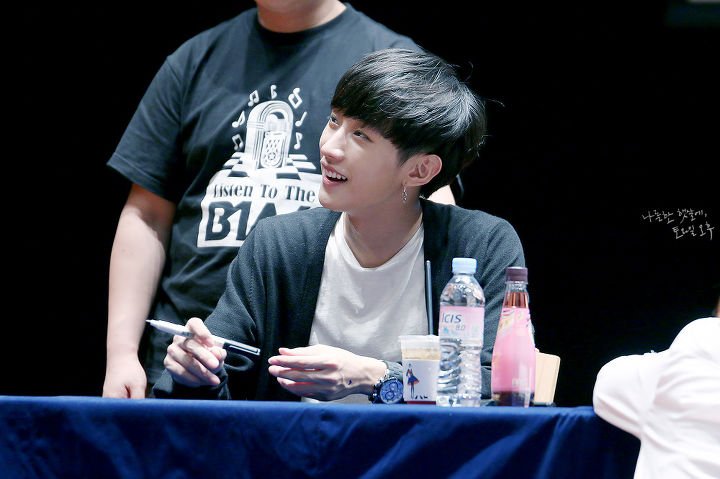 140914 평촌 팬싸인회
평촌에서도 빛이 나셨던 오빠 (울컥)
img1.daumcdn.net/thumb/R720x0.q…
img1.daumcdn.net/thumb/R720x0.q…
img1.daumcdn.net/thumb/R720x0.q…