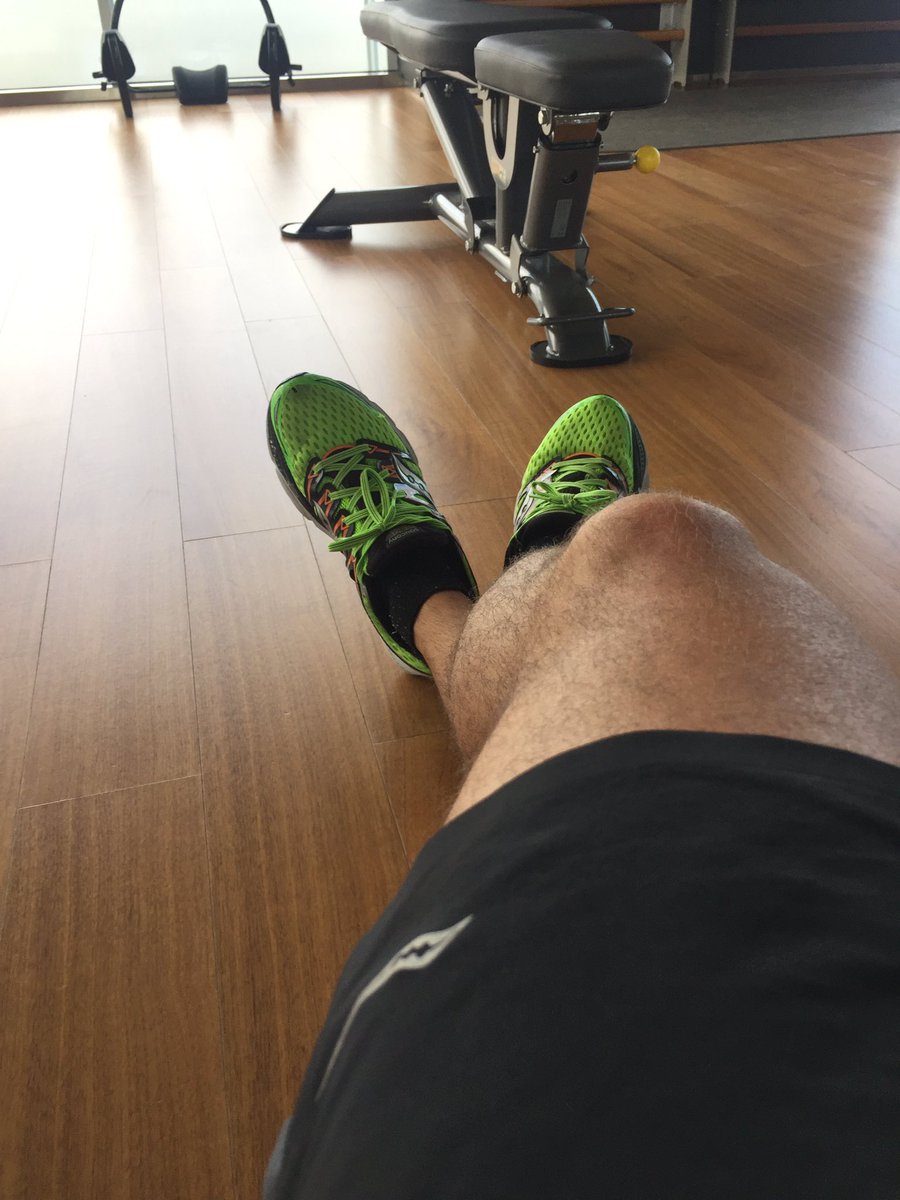 Pablo_mu24's tweet photo. Reposando un poco después de una rápida sesión de entrenamiento!#findyourstrong @SauconySpain https://t.co/gdNbeLTVRg